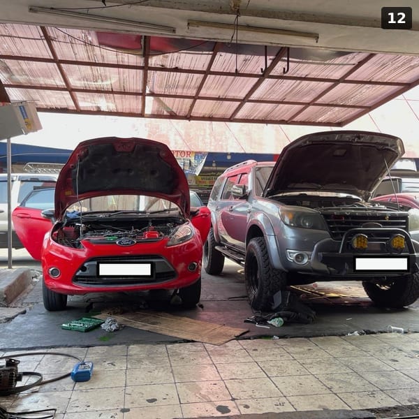 Servis Ford Fiesta merah di workshop Cinere