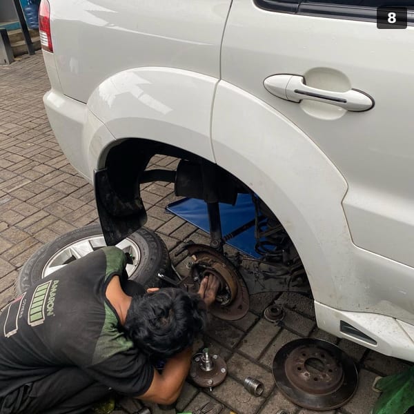 Servis roda & rem Ford Escape — disc brake service